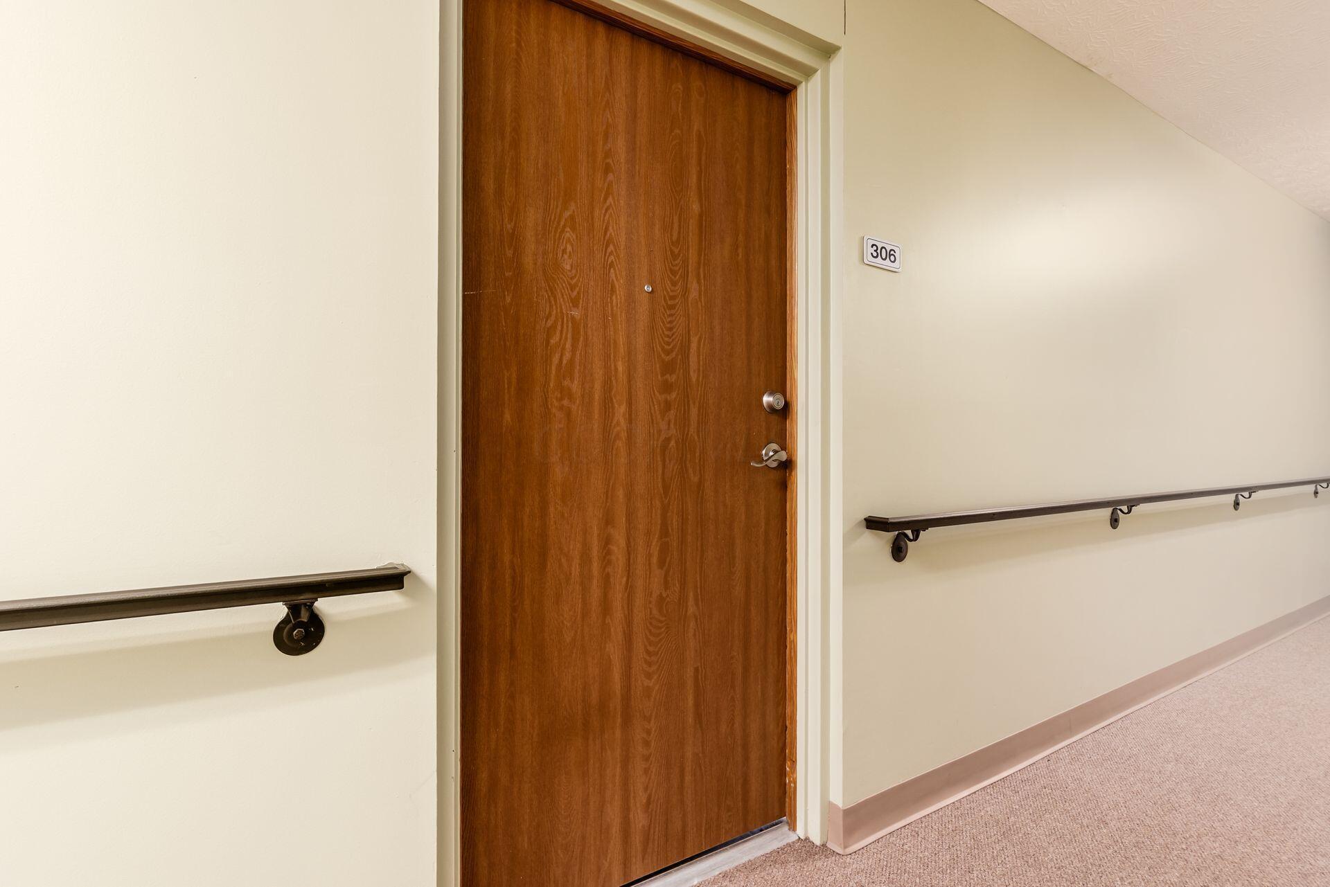 5885 Beechcroft Road, Unit 306 Columbus, OH 43229 - Photo 3 of 33 003_381_i 5885 Beechcroft 063