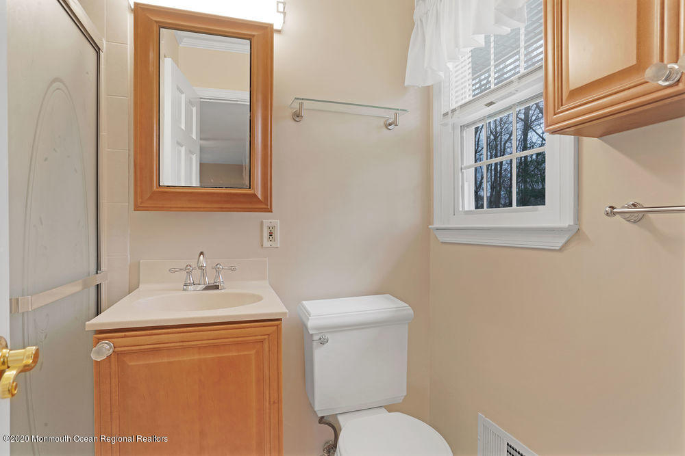 124 Stillwells Corner Road Freehold, NJ 07728 - Photo 24 of 41 034_dsc02895