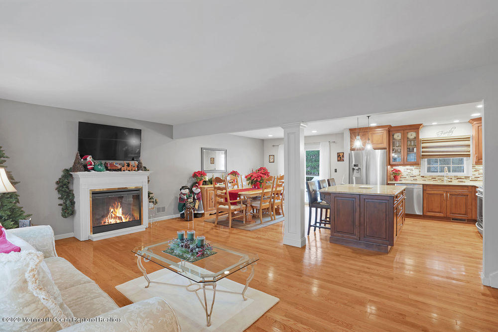 124 Stillwells Corner Road Freehold, NJ 07728 - Photo 7 of 41 019_dsc02960