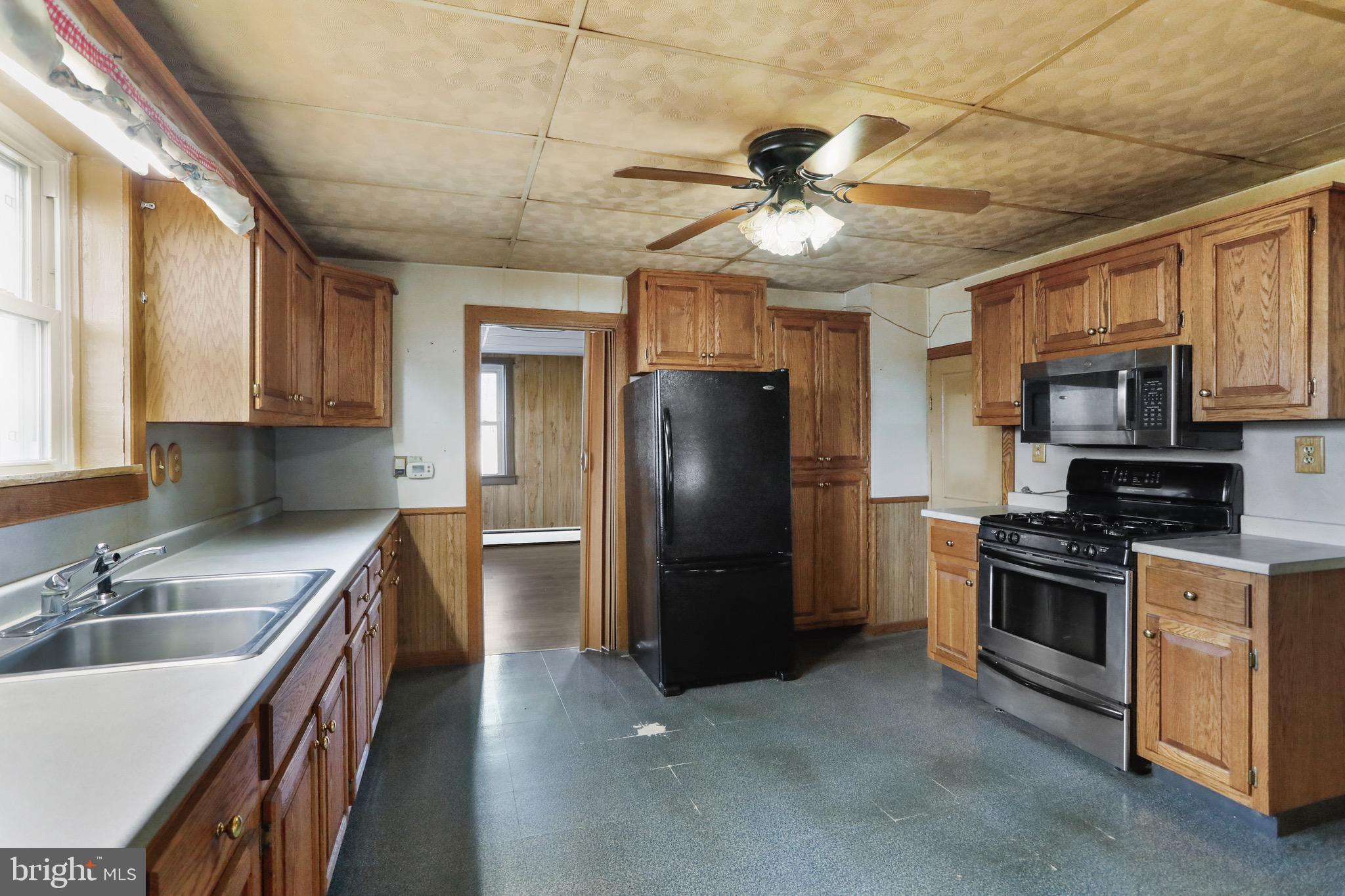 12725 Winchester Grade Road Berkeley Springs, WV 25411 - Photo 2 of 26