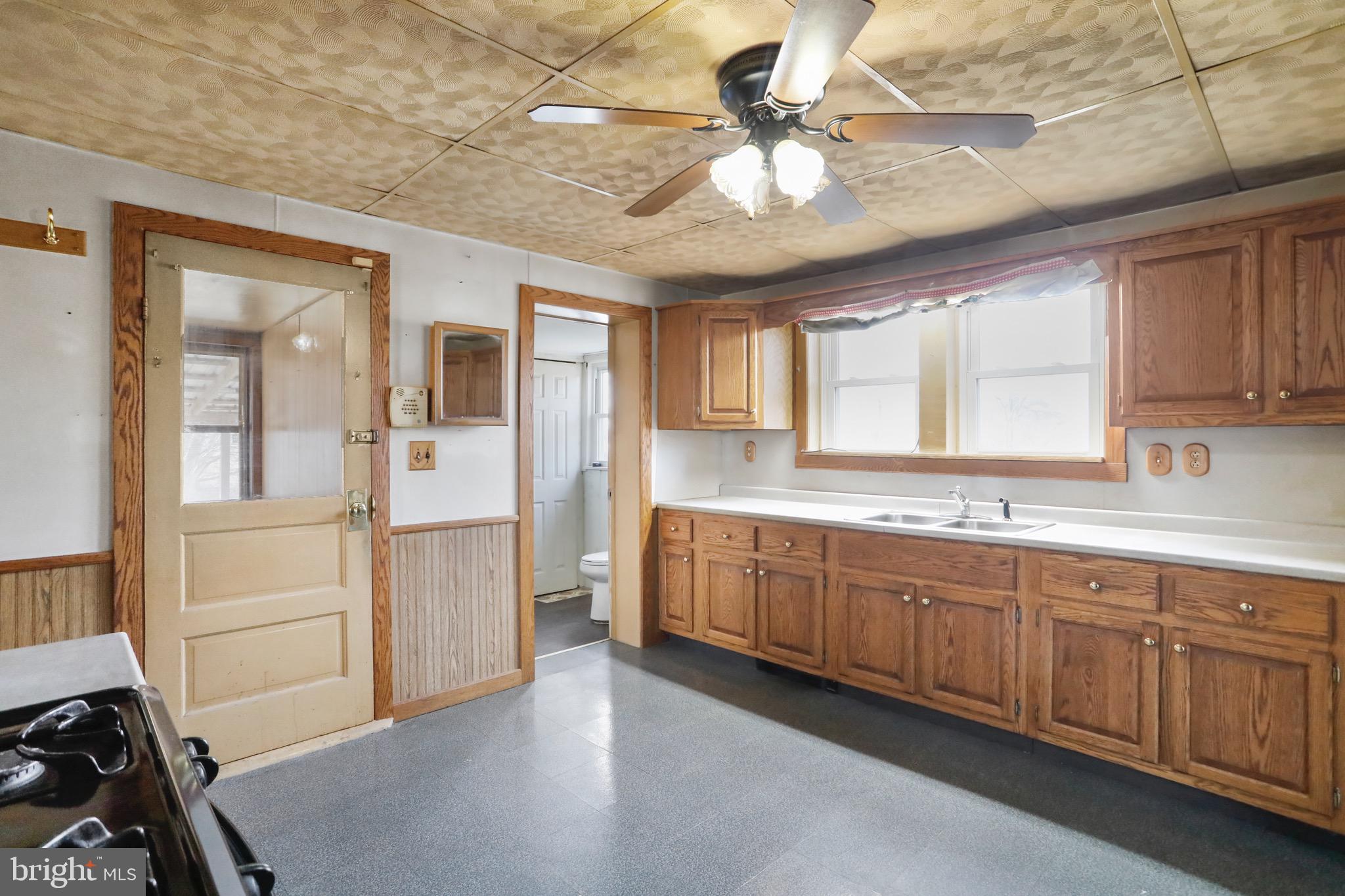 12725 Winchester Grade Road Berkeley Springs, WV 25411 - Photo 3 of 26