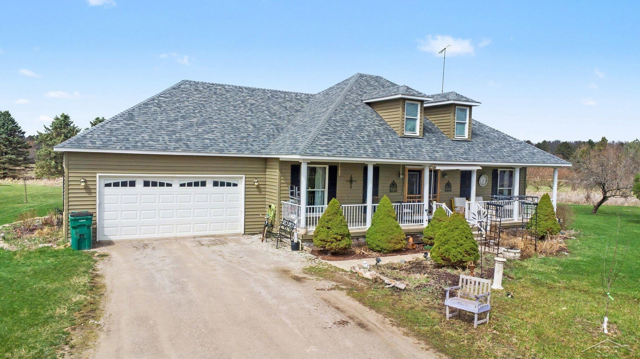 5898 Tody Road Goodrich, MI 48438 - Photo 3 of 40 50203309-cbf699f3-8ec3-49bd-96c2-3576632ba8b0.JPG