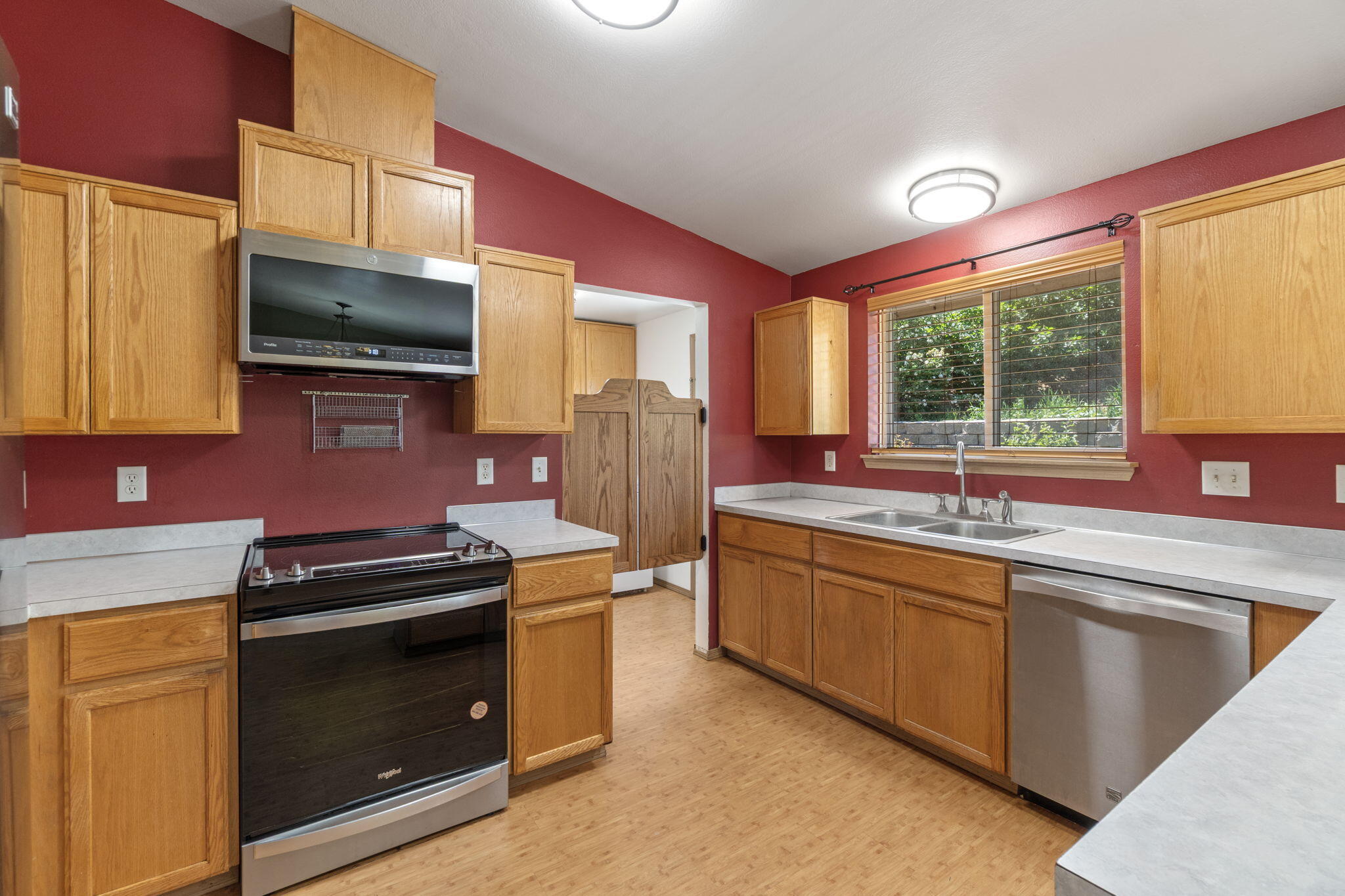 2630 Frontage Road Klamath Falls, OR 97601 - Photo 34 of 72 a kitchen with a sink stove and microwave