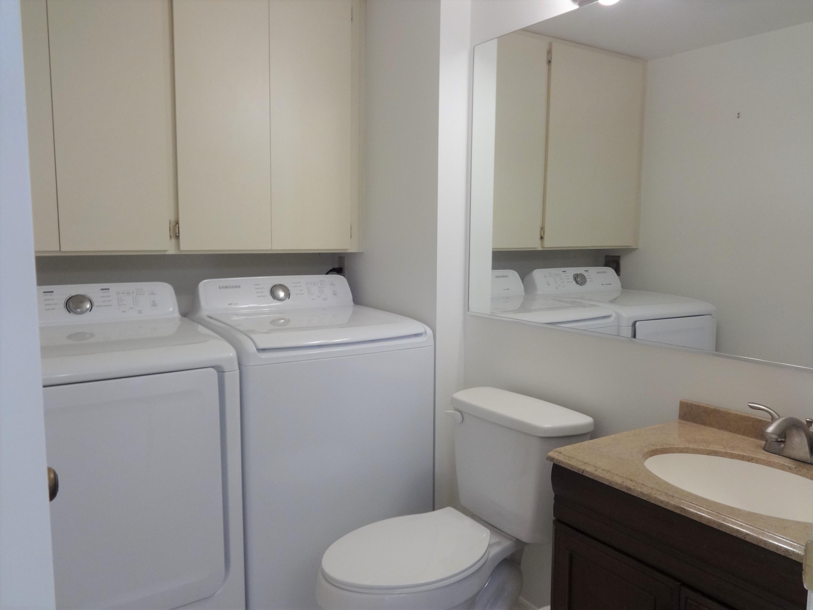 3203 32nd Court Jupiter, FL 33477 - Photo 7 of 27 Powder Room