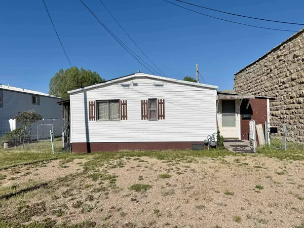 $95,000 | 402 Diamondville Avenue, Diamondville, WY 83116