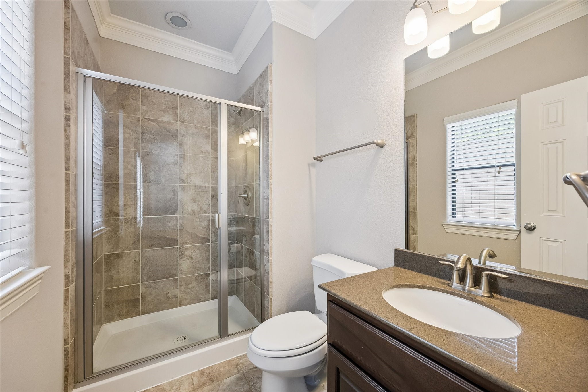 3002 Soutine Street Houston, TX 77021 - Photo 4 of 22 Full bathroom on the 1st floor