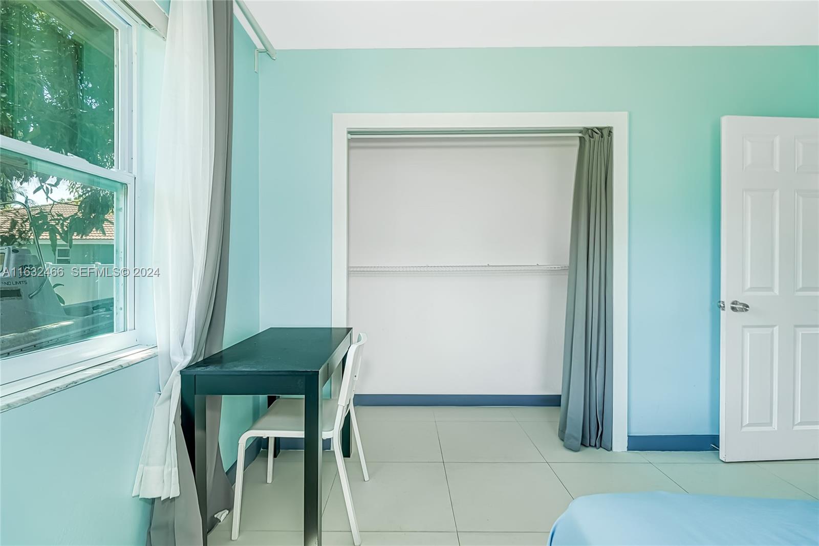 216 Southwest 6th Street Hallandale Beach, FL 33009 - Photo 15 of 70 a room with a table and chairs