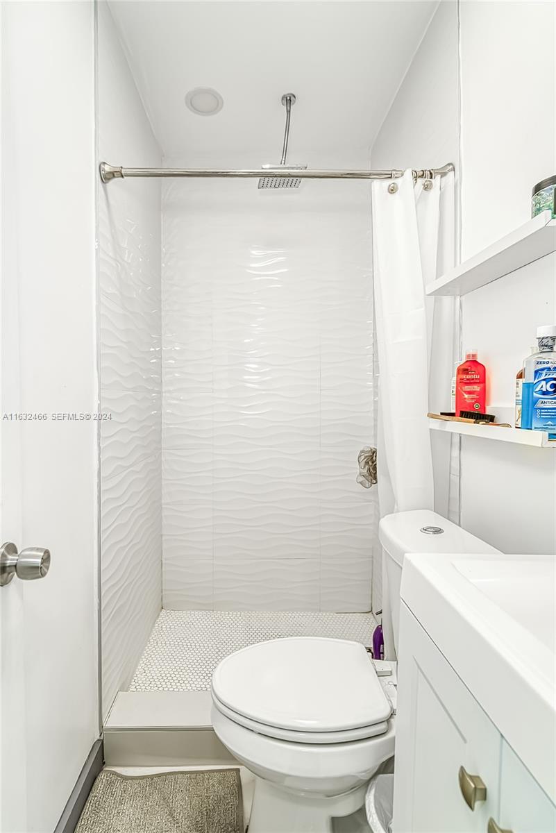 216 Southwest 6th Street Hallandale Beach, FL 33009 - Photo 28 of 70