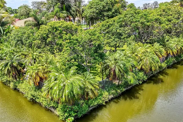 $1,250,000 | 216 Southwest 6th Street, Hallandale Beach, FL 33009