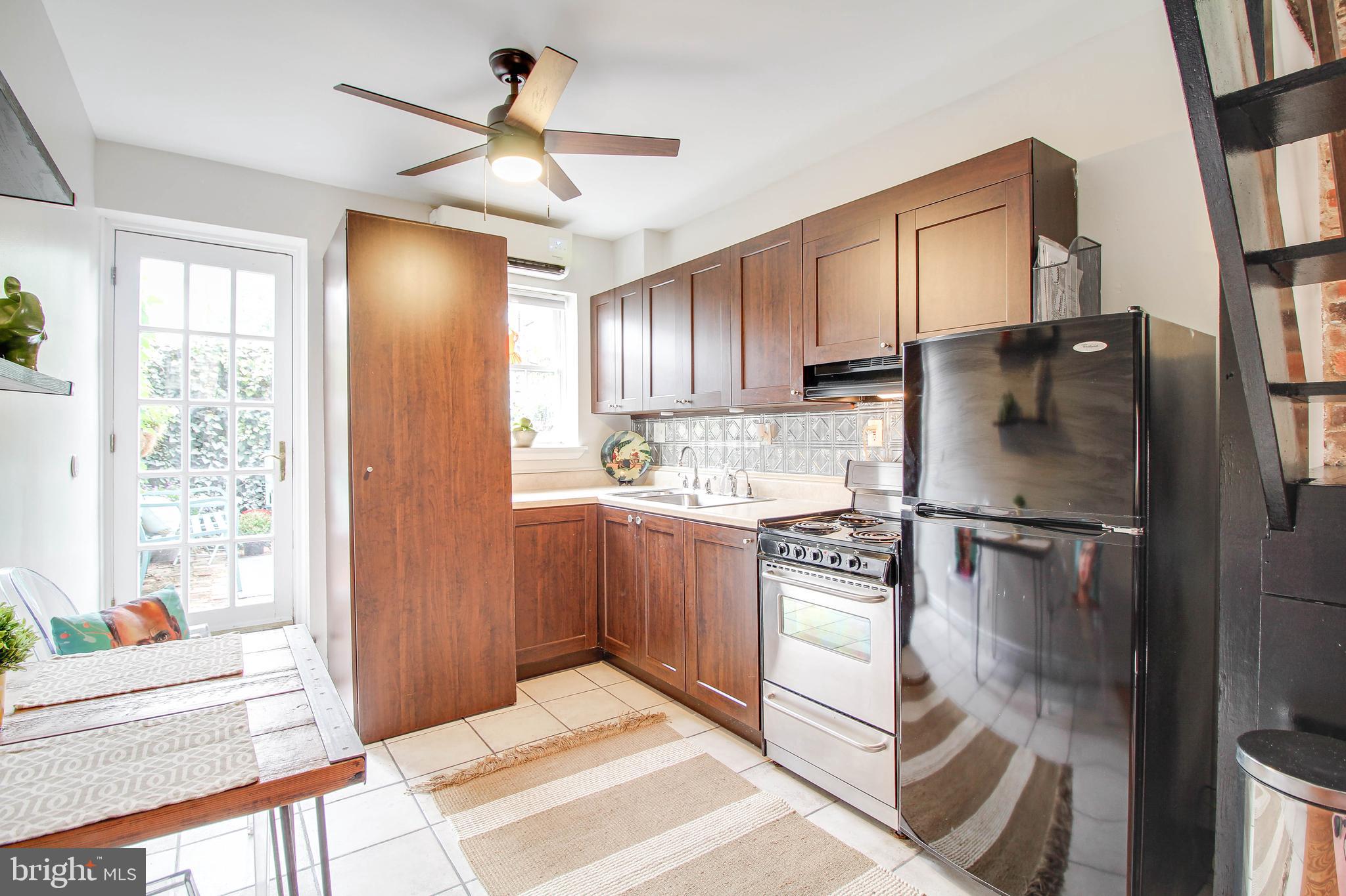 402 South Dallas Street Baltimore, MD 21231 - Photo 10 of 38