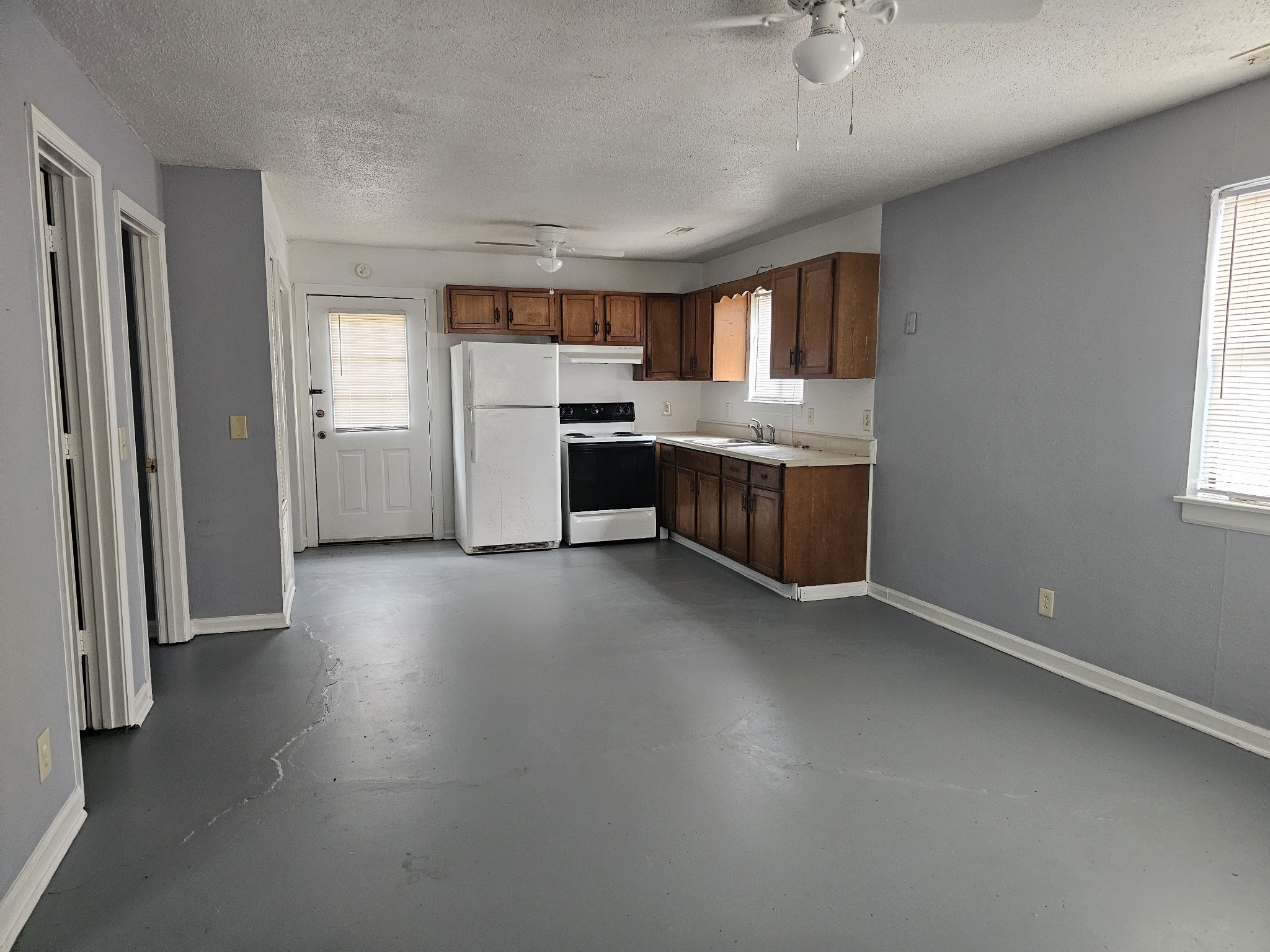208212 Cedar River Road Shelbyville, TN 37160 - Photo 3 of 10