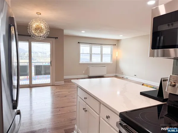 $2,599 | 1111 River, Unit H20, Edgewater, NJ 07020