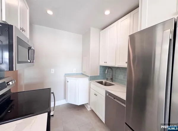 $2,599 | 1111 River, Unit H20, Edgewater, NJ 07020