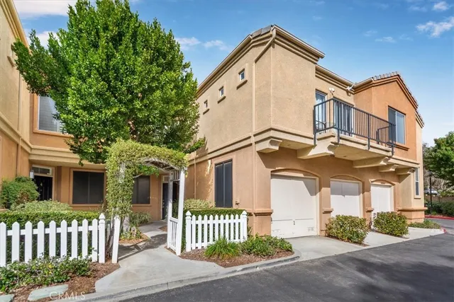 $3,200 | 26970 Hillsborough Parkway, Unit 82, Valencia, CA 91354