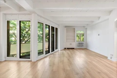 $189,900 | 1860 Sherman Avenue, Unit 7NE, Evanston, IL 60201