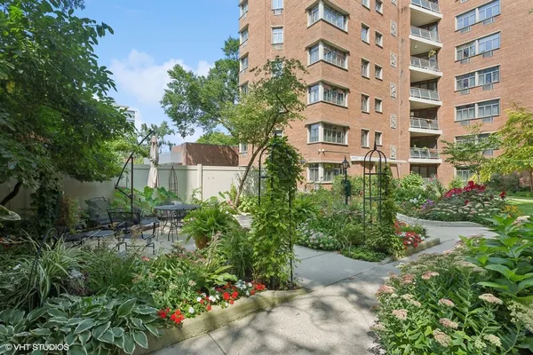 $179,900 | 1860 Sherman Avenue, Unit 7NE, Evanston, IL 60201