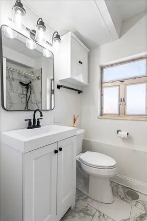 $179,900 | 1860 Sherman Avenue, Unit 7NE, Evanston, IL 60201