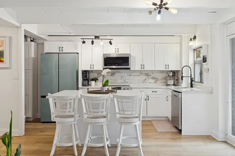 $189,900 | 1860 Sherman Avenue, Unit 7NE, Evanston, IL 60201