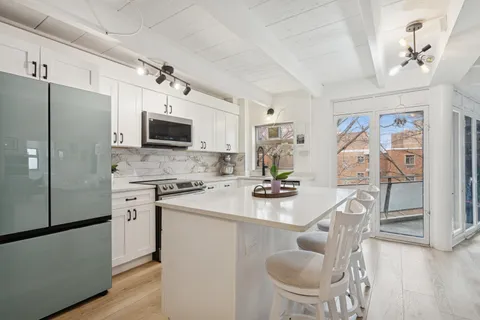 $189,900 | 1860 Sherman Avenue, Unit 7NE, Evanston, IL 60201