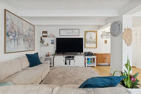 $189,900 | 1860 Sherman Avenue, Unit 7NE, Evanston, IL 60201