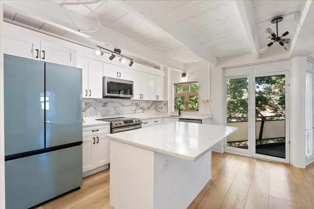 $199,900 | 1860 Sherman Avenue, Unit 7NE, Evanston, IL 60201