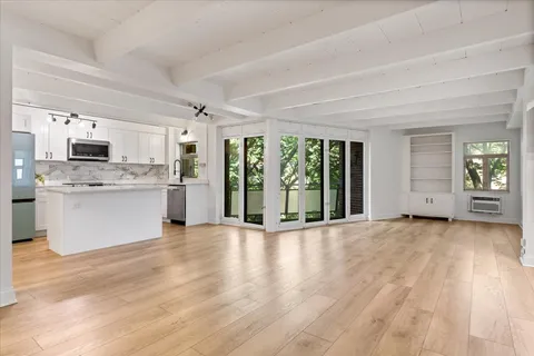 $189,900 | 1860 Sherman Avenue, Unit 7NE, Evanston, IL 60201