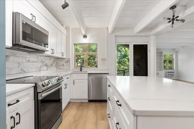 $199,900 | 1860 Sherman Avenue, Unit 7NE, Evanston, IL 60201