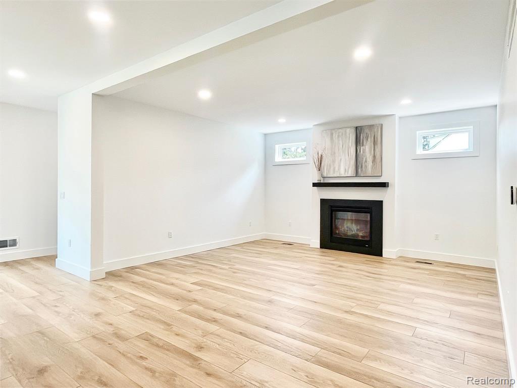 357 Maywood Avenue Rochester, MI 48307 - Photo 16 of 55