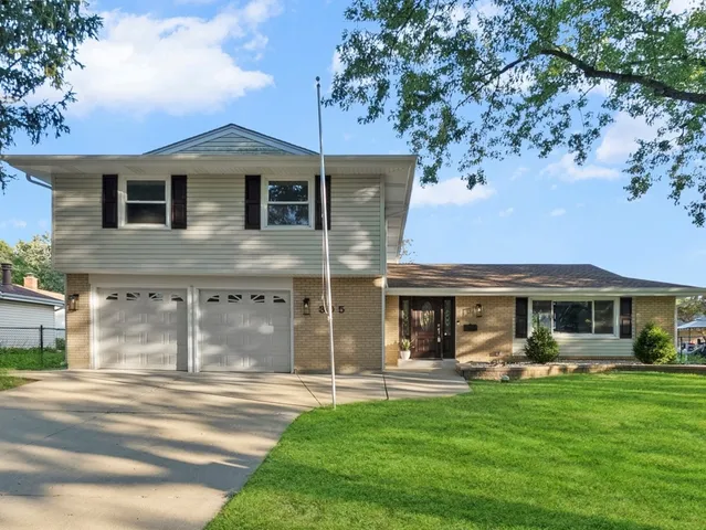 $619,900 | 305 Williams Drive, Schaumburg, IL 60193