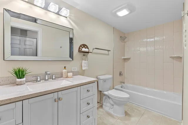 $619,900 | 305 Williams Drive, Schaumburg, IL 60193