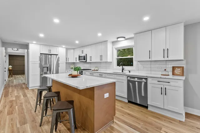 $619,900 | 305 Williams Drive, Schaumburg, IL 60193