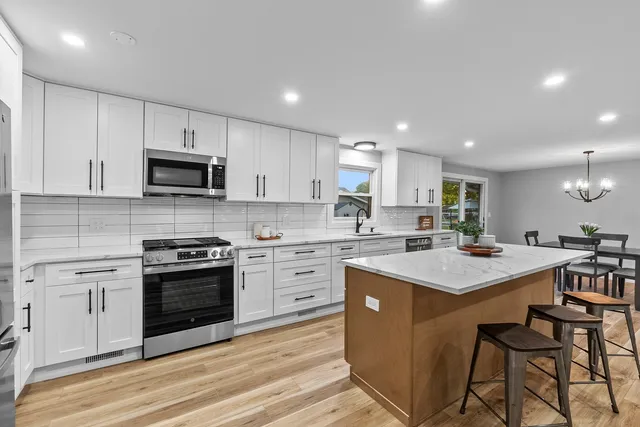 $619,900 | 305 Williams Drive, Schaumburg, IL 60193