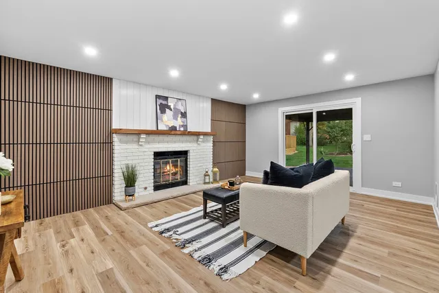 $619,900 | 305 Williams Drive, Schaumburg, IL 60193