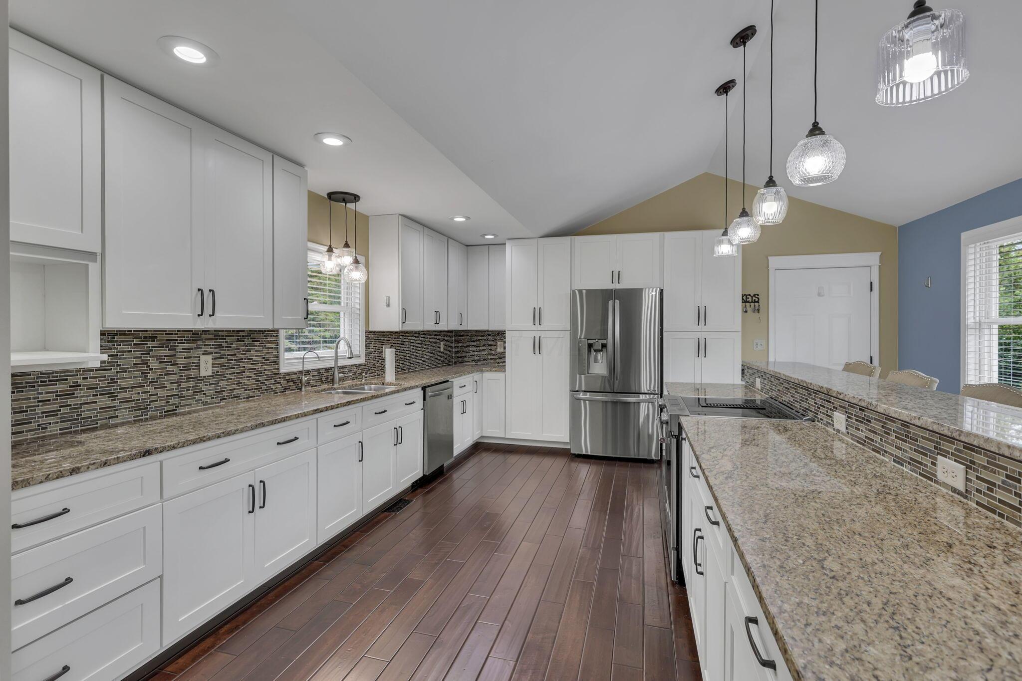 534 Coonpath Road Northeast Lancaster, OH 43130 - Photo 18 of 63 Huge kitchen