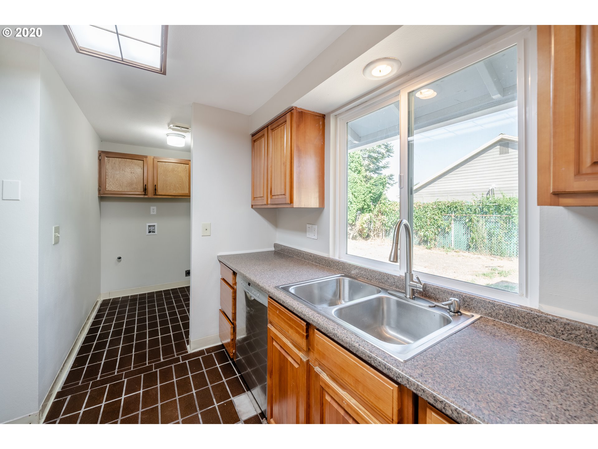 3520 Northeast View Avenue Gresham, OR 97030 - Photo 12 of 32