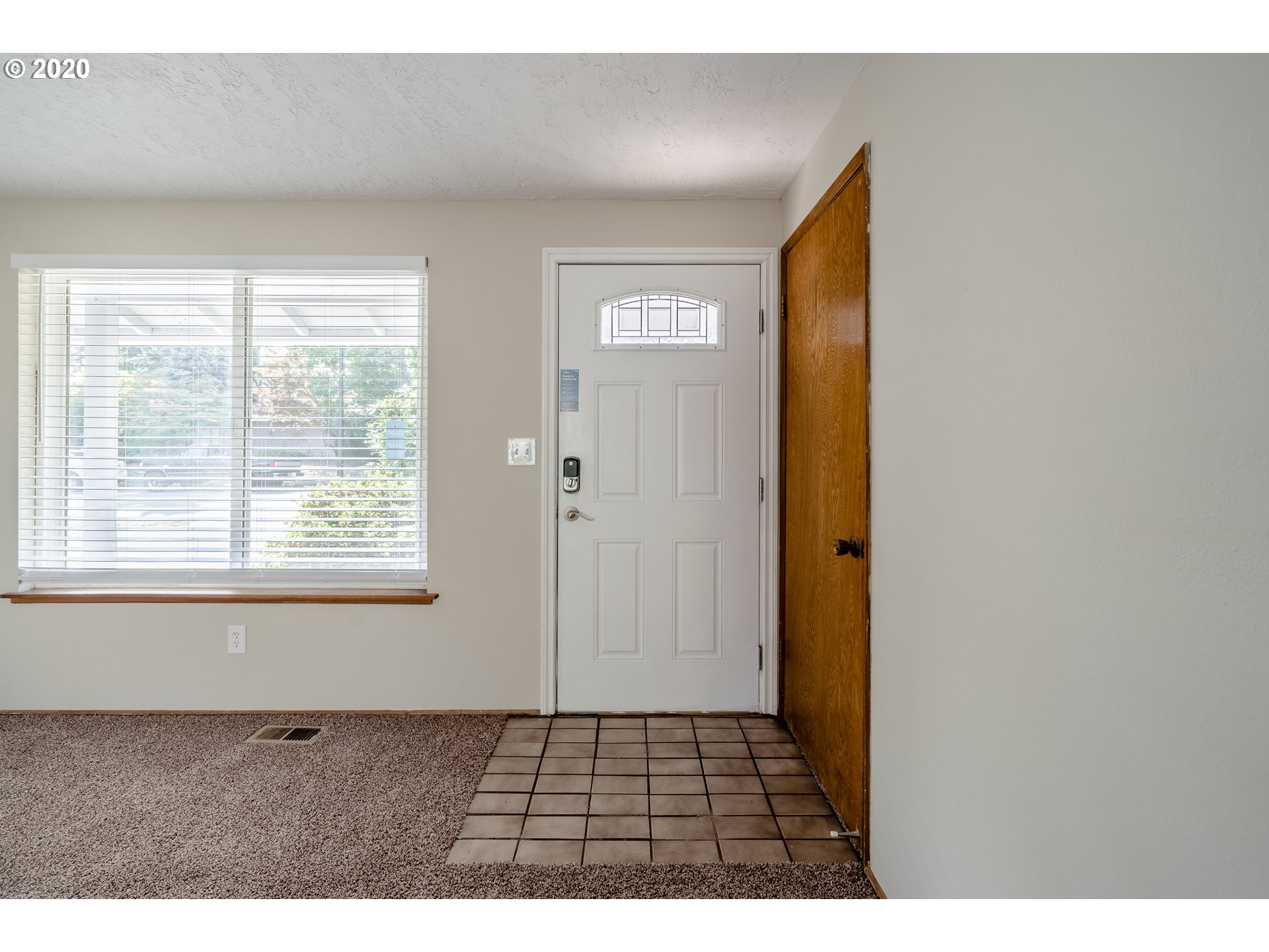 3520 Northeast View Avenue Gresham, OR 97030 - Photo 3 of 32