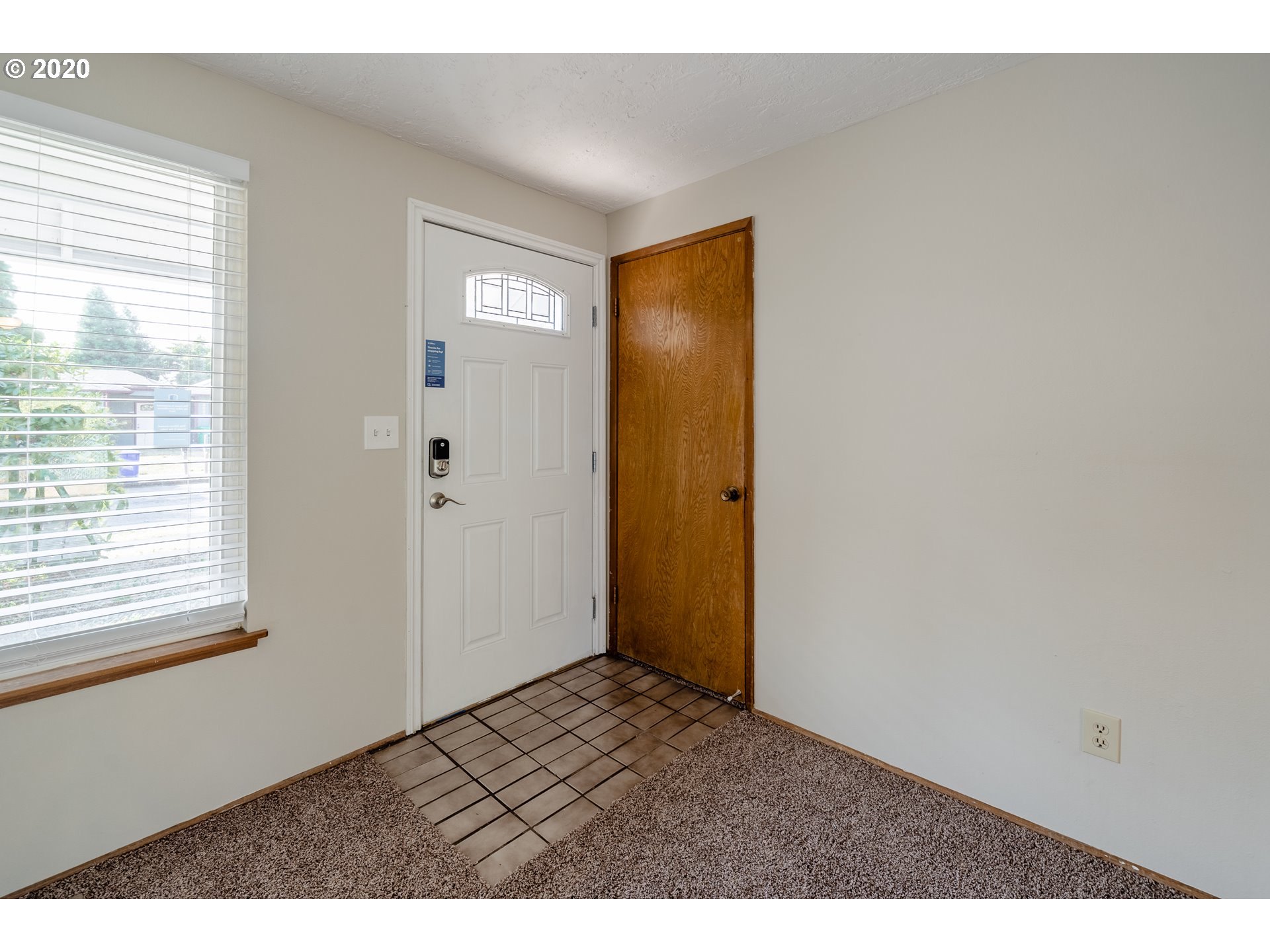 3520 Northeast View Avenue Gresham, OR 97030 - Photo 4 of 32