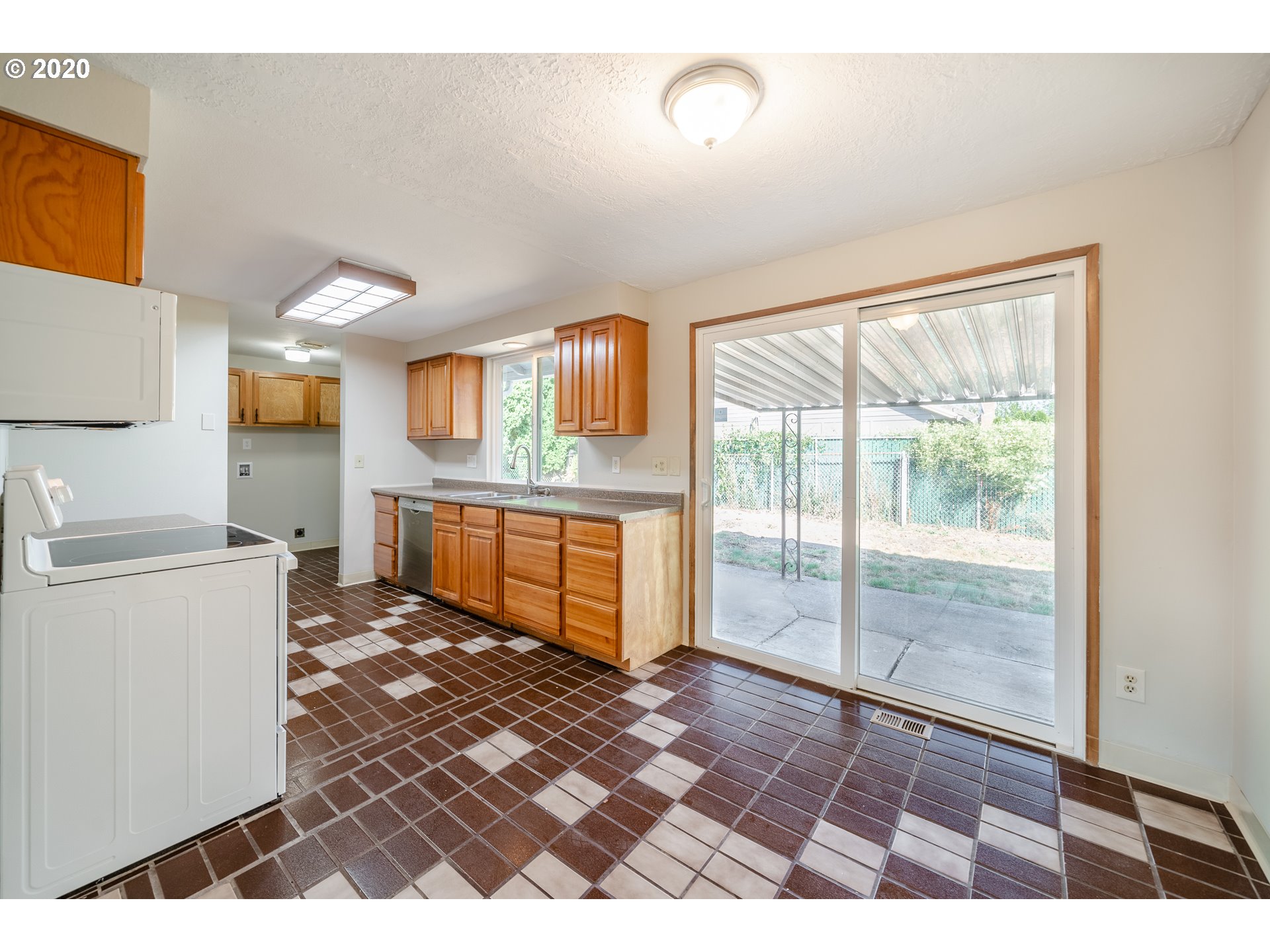 3520 Northeast View Avenue Gresham, OR 97030 - Photo 9 of 32