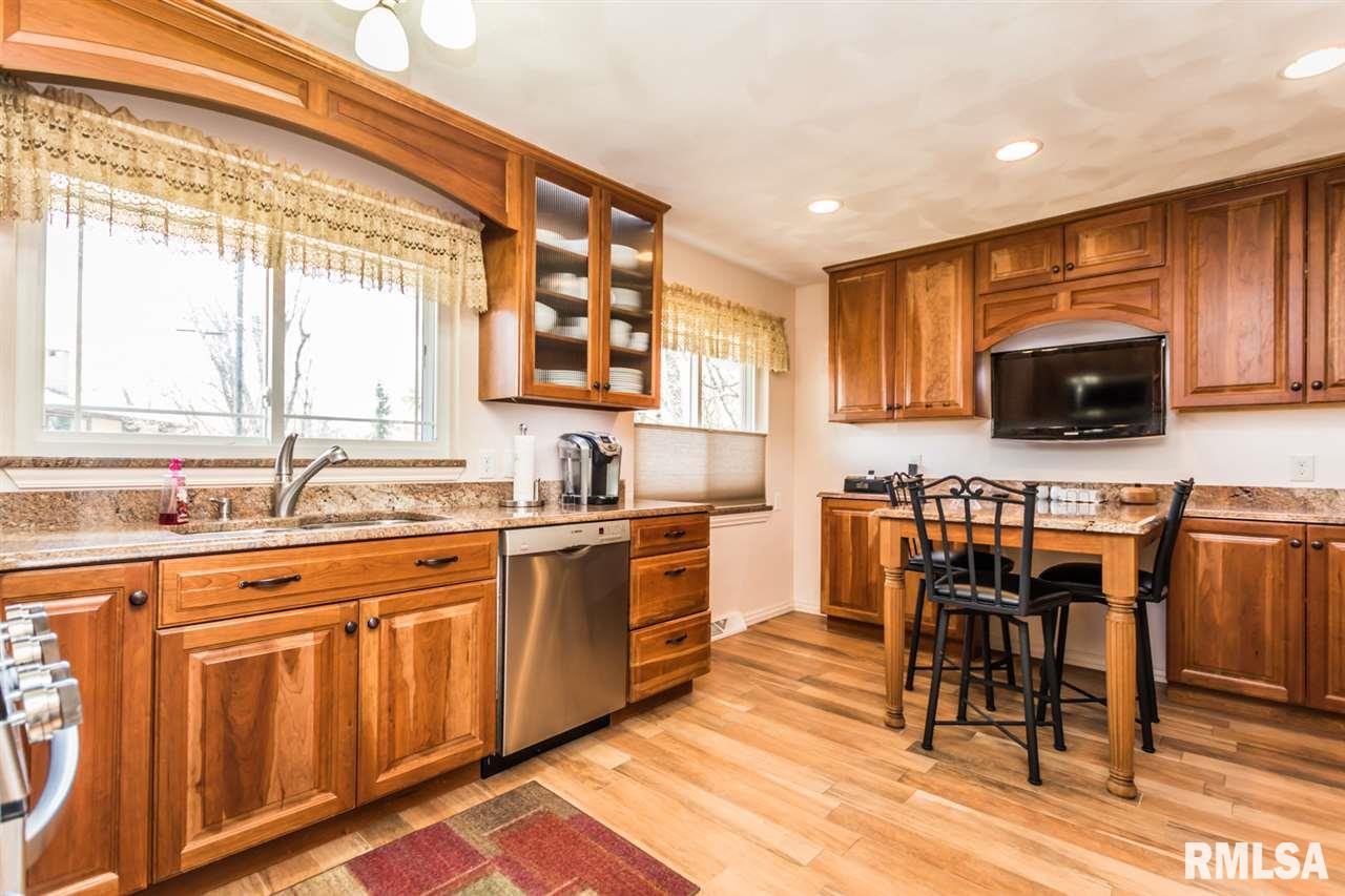 9318 North Northview Road Peoria, IL 61615 - Photo 4 of 24 Gallery Image 4