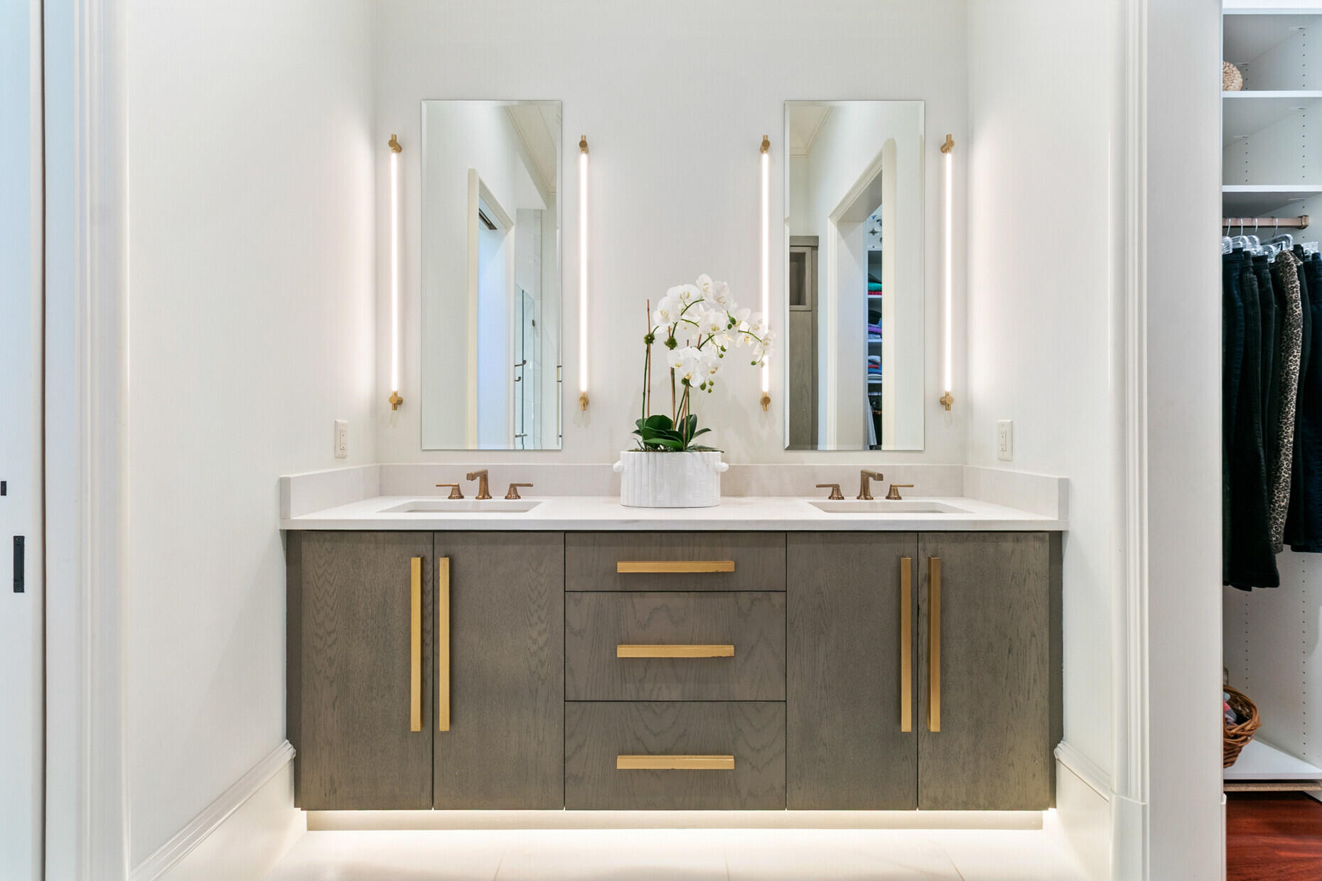 54 Watroo Point Charleston, SC 29492 - Photo 33 of 66 1st Floor Primary Bathroom