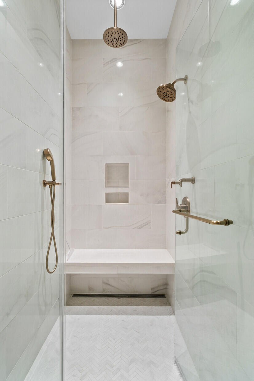 54 Watroo Point Charleston, SC 29492 - Photo 34 of 66 1st Floor Primary Bathroom