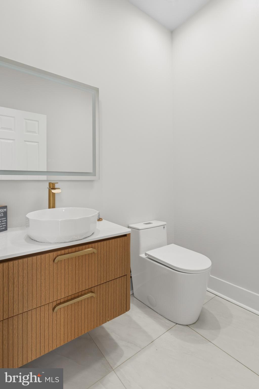 1586 Brookfield Road Newtown, PA 18940 - Photo 23 of 64 a bathroom with a toilet a sink and mirror