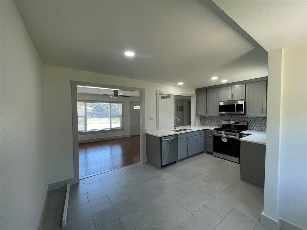 217 Terry Road Hurst, TX 76053 - Photo 5 of 13
