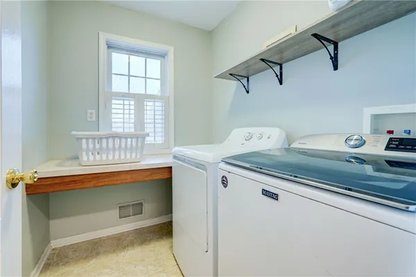 $499,900 | 109 Whistlers Cove Lane, Greece, NY 14612