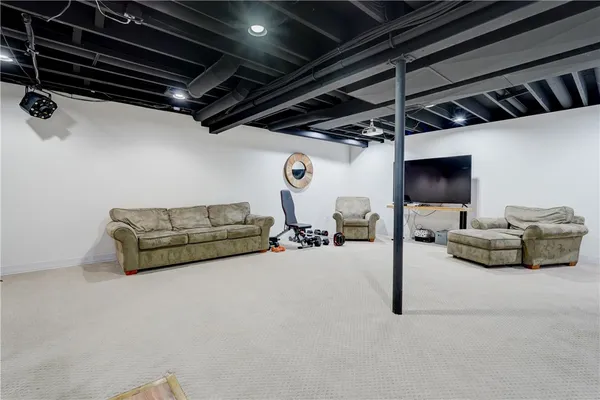 $499,900 | 109 Whistlers Cove Lane, Greece, NY 14612