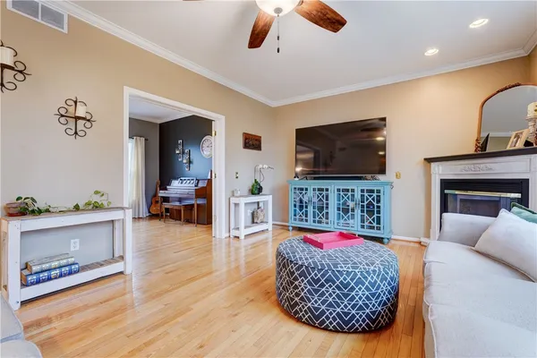 $499,900 | 109 Whistlers Cove Lane, Greece, NY 14612