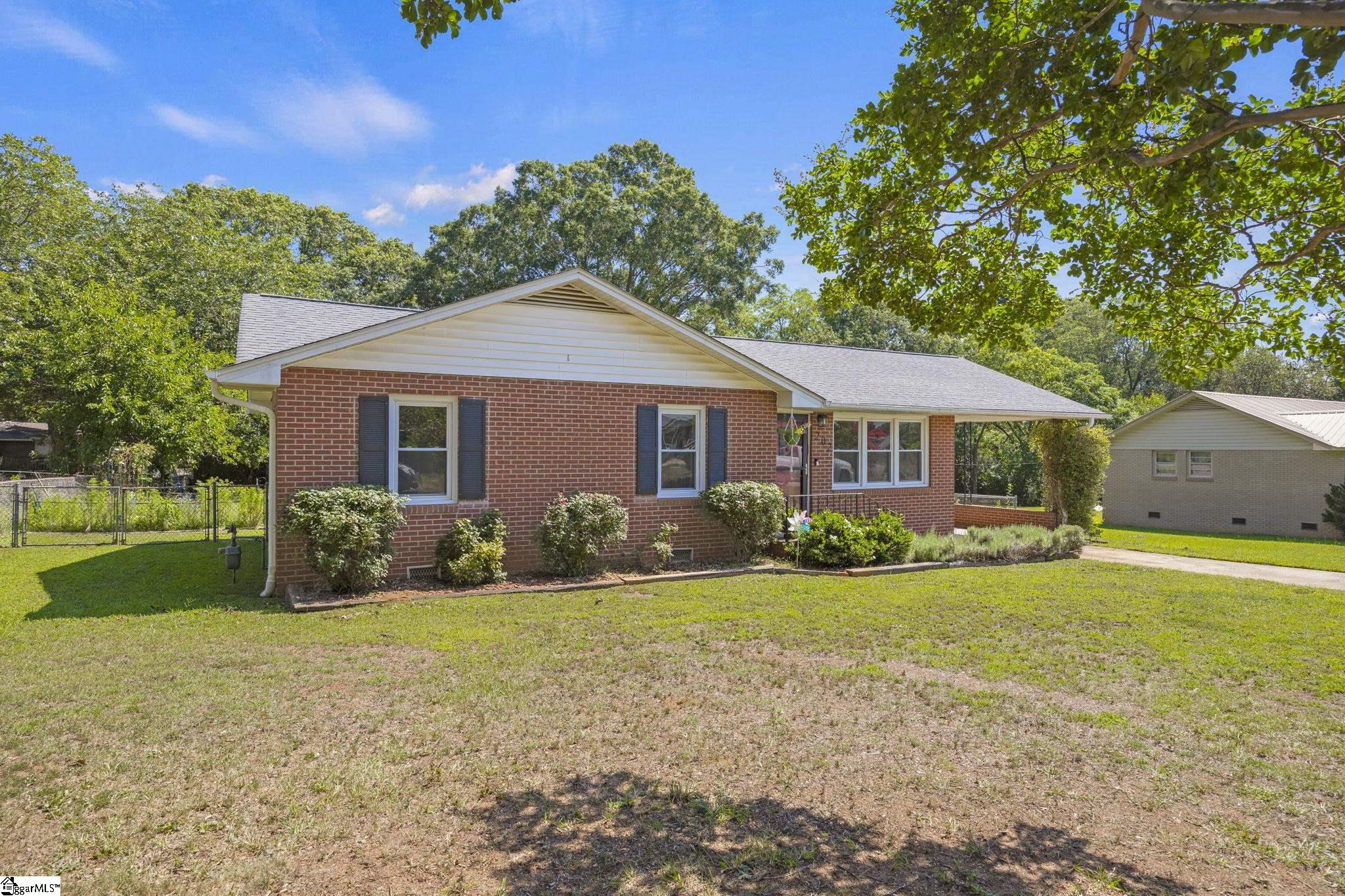 202 Chestnut Boulevard Anderson, SC 29625 - Photo 3 of 36