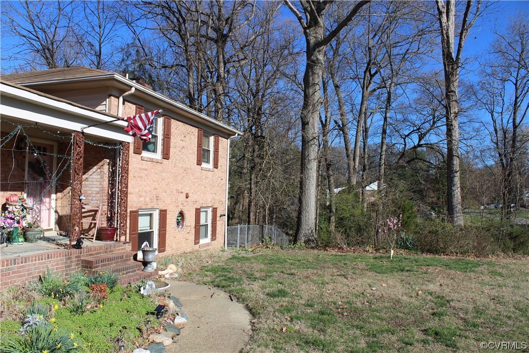 7410 Ewell Road Mechanicsville, VA 23111 - Photo 4 of 5 a front view of a house with garden