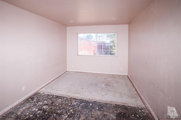 311 West Bard Road Oxnard, CA 93033 - Photo 6 of 10 an empty room with a window