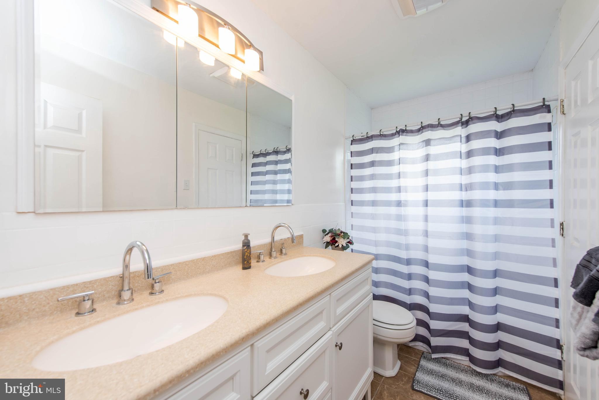 929 Prestwood Road Baltimore, MD 21228 - Photo 20 of 37 Full bathroom